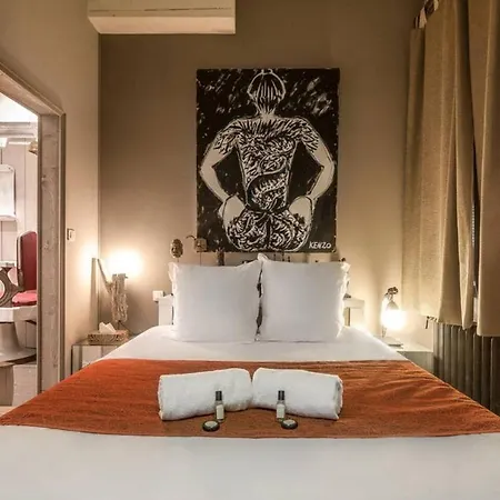 Montee Du Change Apartment